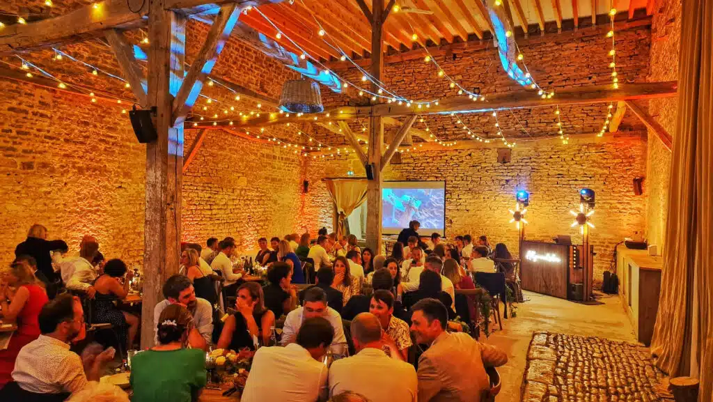Éclairage de salle Mariage Par Tsl Evenement. Animation Dj Paris et île de France par Tsl Evènement. Dj Mariage Haut de Gamme, Dj Entreprise