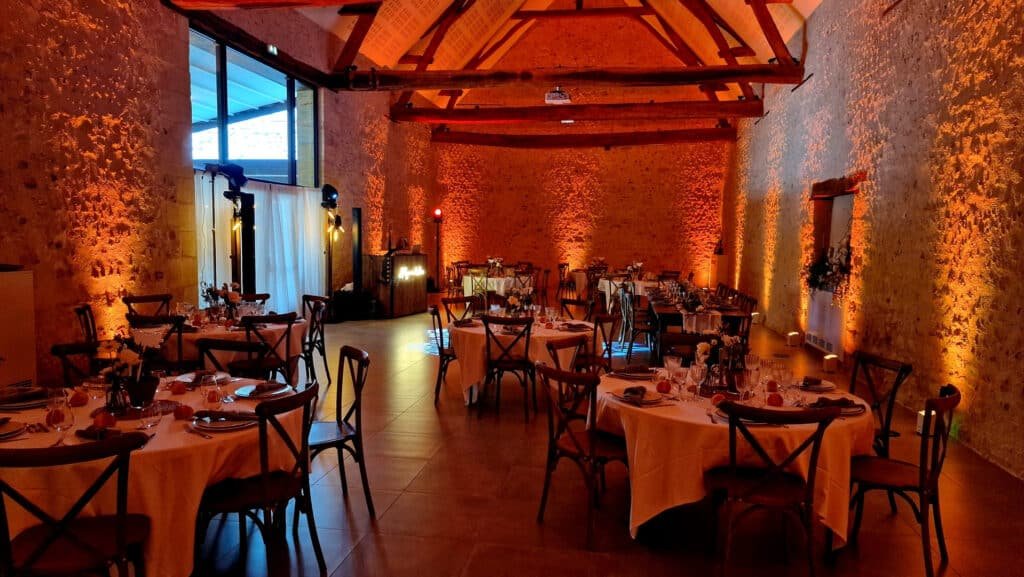 Éclairage de salle Mariage Par Tsl Evenement. Animation Dj Paris et île de France par Tsl Evènement. Dj Mariage Haut de Gamme, Dj Entreprise
