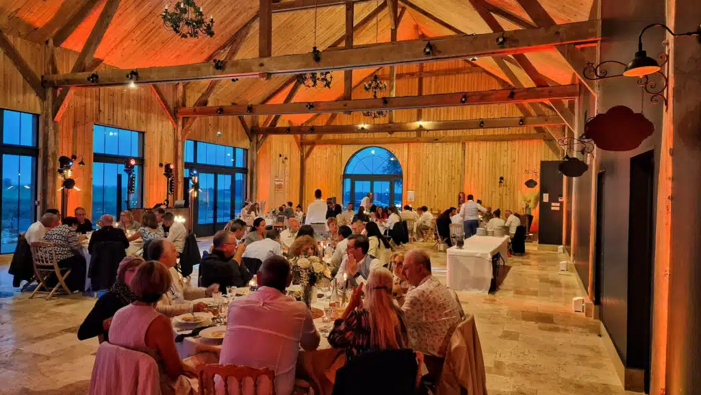 Éclairage de salle Mariage Par Tsl Evenement. Animation Dj Paris et île de France par Tsl Evènement. Dj Mariage Haut de Gamme, Dj Entreprise
