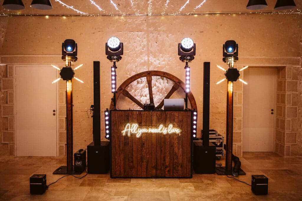 Installation Dj Mariage vintage chic pour Mariage bohême, chic, champêtre. Dj mariage haut de gamme Paris et île de france.