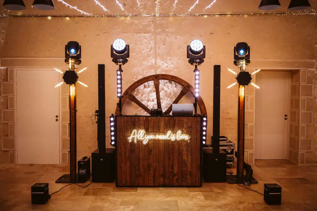 Installation Dj Mariage vintage chic pour Mariage bohême, chic, champêtre. Dj mariage haut de gamme Paris et île de france.