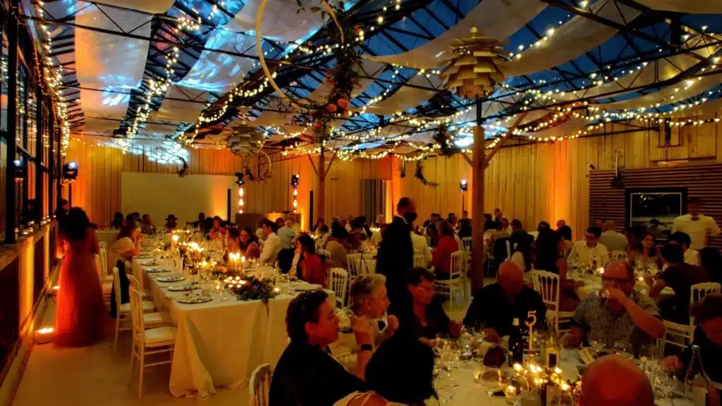 Éclairage de salle Mariage Par Tsl Evenement. Animation Dj Paris et île de France par Tsl Evènement. Dj Mariage Haut de Gamme, Dj Entreprise