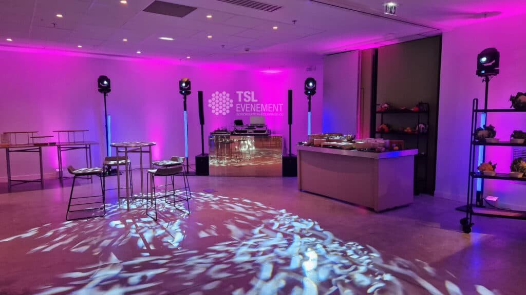 Dj pour soirée d'entreprise à paris et île de France. Tsl Evenement anime vos cocktail dinatoire, soirée de lancement, soirée d'entreprise, anniversaire d'entreprise. Sonorisation, Eclairage, prestation dj haut de gamme, borne photo, photobooth, bar à vinyle, karaoké, animation entreprise